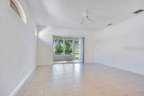 Duplex in DeBary, Florida 2 bedrooms, 164.07 sq.m. № 2123719 - photo 8
