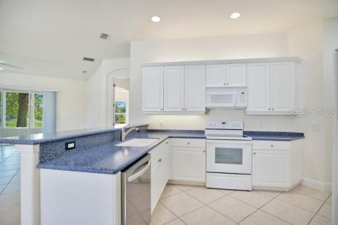 Duplex in DeBary, Florida 2 bedrooms, 164.07 sq.m. № 2123719 - photo 15