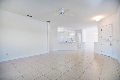 Duplex in DeBary, Florida 2 bedrooms, 164.07 sq.m. № 2123719 - photo 9