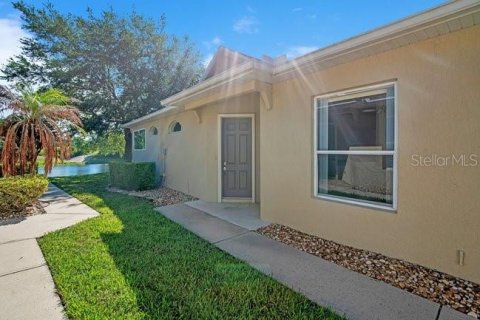 Duplex in DeBary, Florida 2 bedrooms, 164.07 sq.m. № 2123719 - photo 4