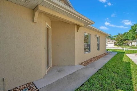 Duplex in DeBary, Florida 2 bedrooms, 164.07 sq.m. № 2123719 - photo 5