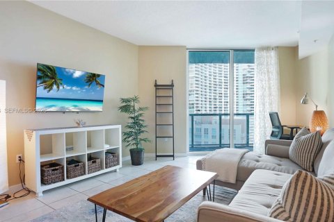 Condo in Miami, Florida, 1 bedroom  № 2025193 - photo 6