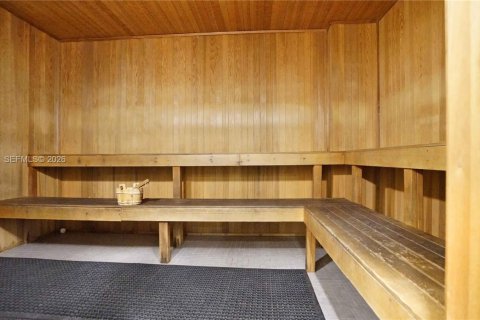 Condo in Miami, Florida, 1 bedroom  № 2025193 - photo 30