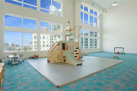 Condo in Miami, Florida, 1 bedroom  № 2025193 - photo 25