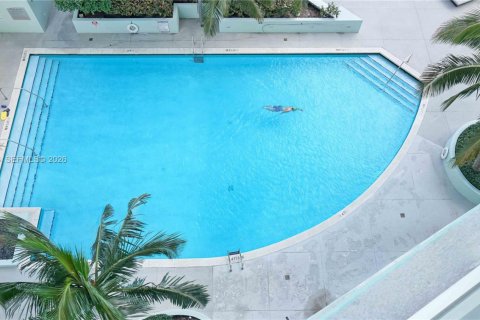 Condo in Miami, Florida, 1 bedroom  № 2025193 - photo 17