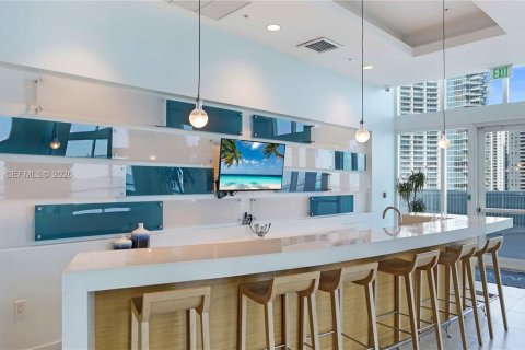 Condo in Miami, Florida, 1 bedroom  № 2025193 - photo 20