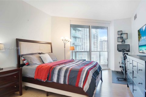 Condo in Miami, Florida, 1 bedroom  № 2025193 - photo 13