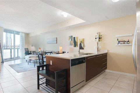 Condo in Miami, Florida, 1 bedroom  № 2025193 - photo 3