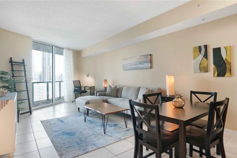 Condo in Miami, Florida, 1 bedroom  № 2025193 - photo 4