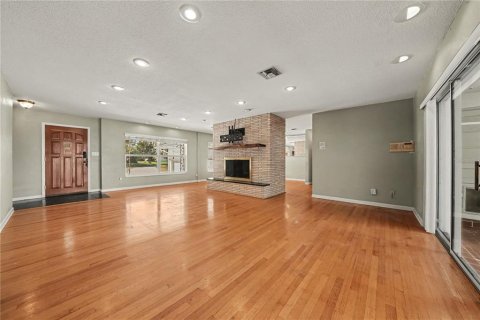 House in Belle Isle, Florida 6 bedrooms, 317.82 sq.m. № 2429422 - photo 9