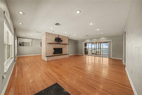 House in Belle Isle, Florida 6 bedrooms, 317.82 sq.m. № 2429422 - photo 8