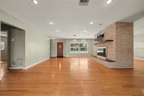 House in Belle Isle, Florida 6 bedrooms, 317.82 sq.m. № 2429422 - photo 10