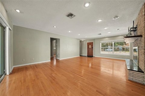 House in Belle Isle, Florida 6 bedrooms, 317.82 sq.m. № 2429422 - photo 12
