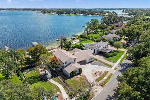 House in Belle Isle, Florida 6 bedrooms, 317.82 sq.m. № 2429422 - photo 2