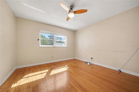House in Belle Isle, Florida 6 bedrooms, 317.82 sq.m. № 2429422 - photo 22