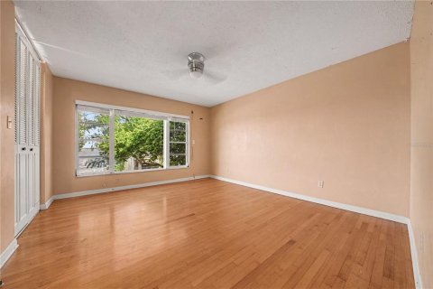 House in Belle Isle, Florida 6 bedrooms, 317.82 sq.m. № 2429422 - photo 23