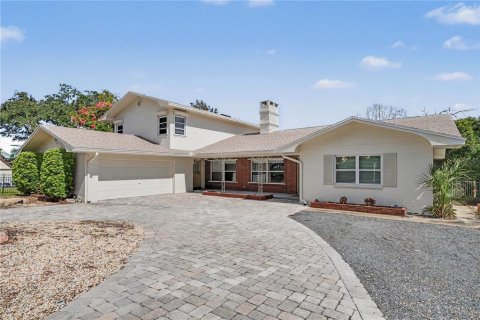 House in Belle Isle, Florida 6 bedrooms, 317.82 sq.m. № 2429422 - photo 4