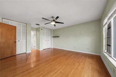House in Belle Isle, Florida 6 bedrooms, 317.82 sq.m. № 2429422 - photo 28