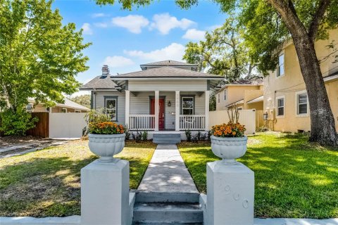 Villa ou maison à vendre à Orlando, Floride: 4 chambres, 214.51 m2 № 1518467 - photo 1