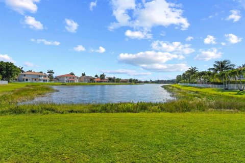 Villa ou maison à louer à Wellington, Floride: 6 chambres, 388.05 m2 № 1207983 - photo 1