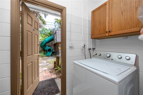 Casa en venta en Saint Petersburg, Florida, 5 dormitorios, 220.36 m2 № 2227772 - foto 25