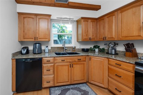Casa en venta en Saint Petersburg, Florida, 5 dormitorios, 220.36 m2 № 2227772 - foto 9