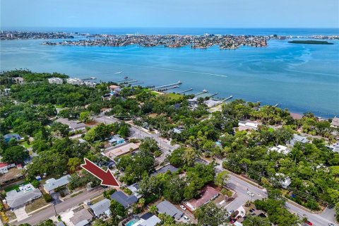 Casa en Saint Petersburg, Florida 5 dormitorios, 220.36 m2 № 2227772