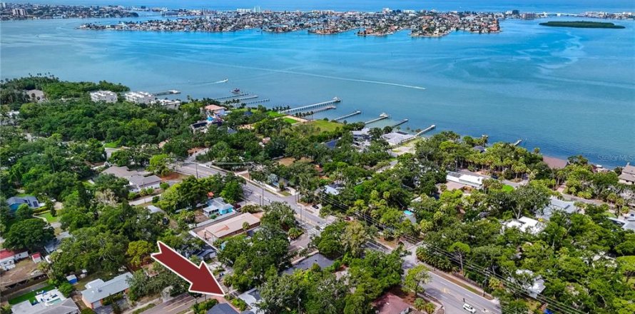 Casa en Saint Petersburg, Florida 5 dormitorios, 220.36 m2 № 2227772