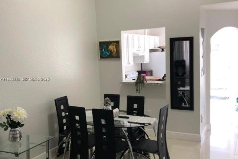 Touwnhouse à vendre à Homestead, Floride: 2 chambres, 85.38 m2 № 2154145 - photo 3