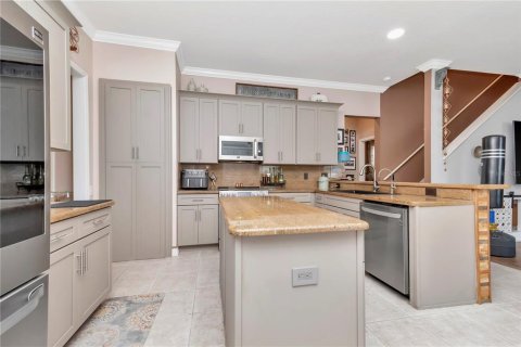 House in Land O' Lakes, Florida 4 bedrooms, 281.77 sq.m. № 1679071 - photo 15