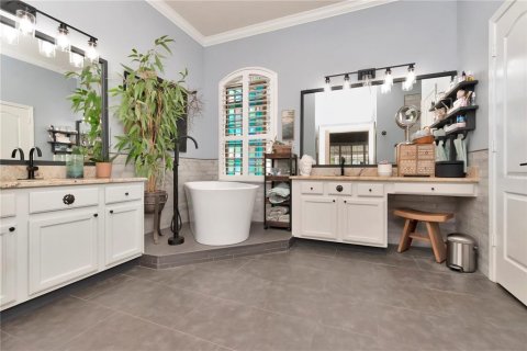 House in Land O' Lakes, Florida 4 bedrooms, 281.77 sq.m. № 1679071 - photo 28