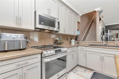House in Land O' Lakes, Florida 4 bedrooms, 281.77 sq.m. № 1679071 - photo 19