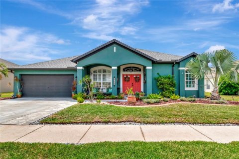 House in Land O' Lakes, Florida 4 bedrooms, 281.77 sq.m. № 1679071 - photo 1