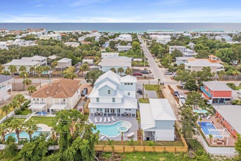 House in Destin, Florida 11 bedrooms, 592.07 sq.m. № 560597 - photo 1
