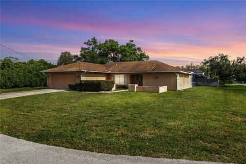 Casa en venta en Spring Hill, Florida, 3 dormitorios, 161 m2 № 1826286 - foto 1