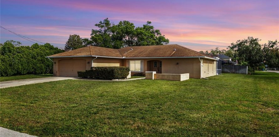 Casa en Spring Hill, Florida 3 dormitorios, 161 m2 № 1826286