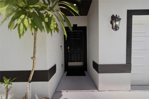 Casa en venta en Tampa, Florida, 5 dormitorios, 154.5 m2 № 2210218 - foto 4