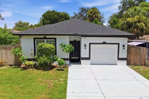 House in Tampa, Florida 5 bedrooms, 154.5 sq.m. № 2210218
