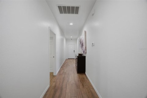 Casa en venta en Tampa, Florida, 5 dormitorios, 154.5 m2 № 2210218 - foto 5