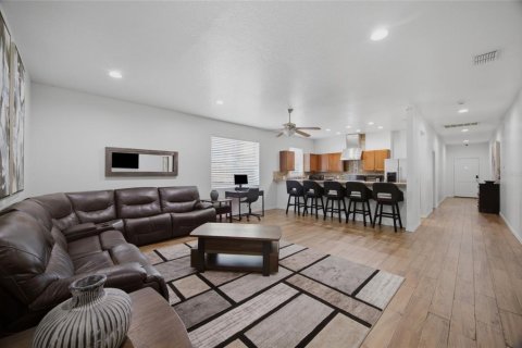 Casa en venta en Tampa, Florida, 5 dormitorios, 154.5 m2 № 2210218 - foto 6