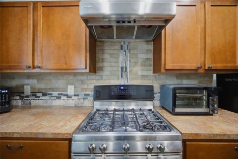 Casa en venta en Tampa, Florida, 5 dormitorios, 154.5 m2 № 2210218 - foto 9