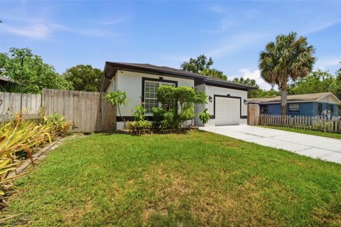 Casa en venta en Tampa, Florida, 5 dormitorios, 154.5 m2 № 2210218 - foto 2