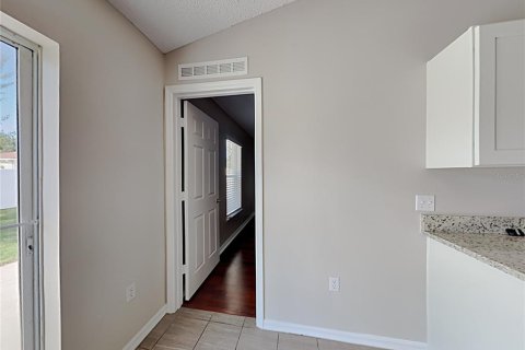 Villa ou maison à vendre à Poinciana, Floride: 3 chambres, 155.61 m2 № 2430973 - photo 19