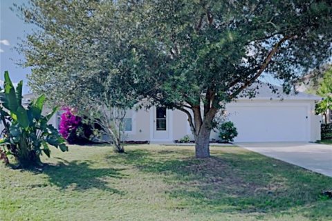 Villa ou maison à Poinciana, Floride 3 chambres, 155.61 m2 № 2430973