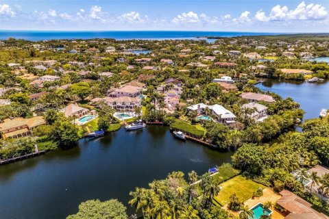 House in Coral Gables, Florida 7 bedrooms, 895.58 sq.m. № 2037500 - photo 3