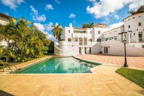 House in Coral Gables, Florida 7 bedrooms, 895.58 sq.m. № 2037500 - photo 22