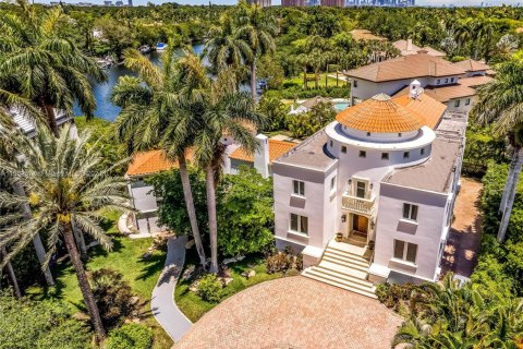 House in Coral Gables, Florida 7 bedrooms, 895.58 sq.m. № 2037500