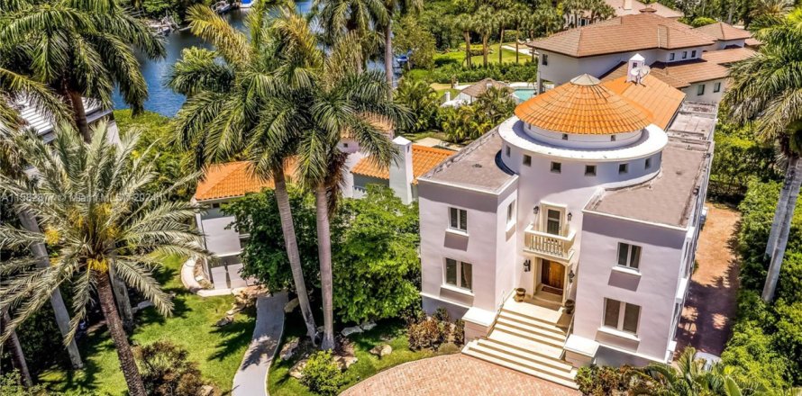House in Coral Gables, Florida 7 bedrooms, 895.58 sq.m. № 2037500