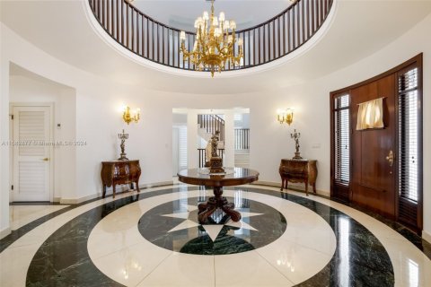 House in Coral Gables, Florida 7 bedrooms, 895.58 sq.m. № 2037500 - photo 7