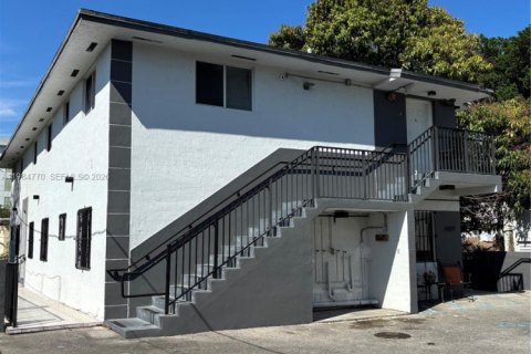 Commercial property in Miami, Florida № 2055561 - photo 1